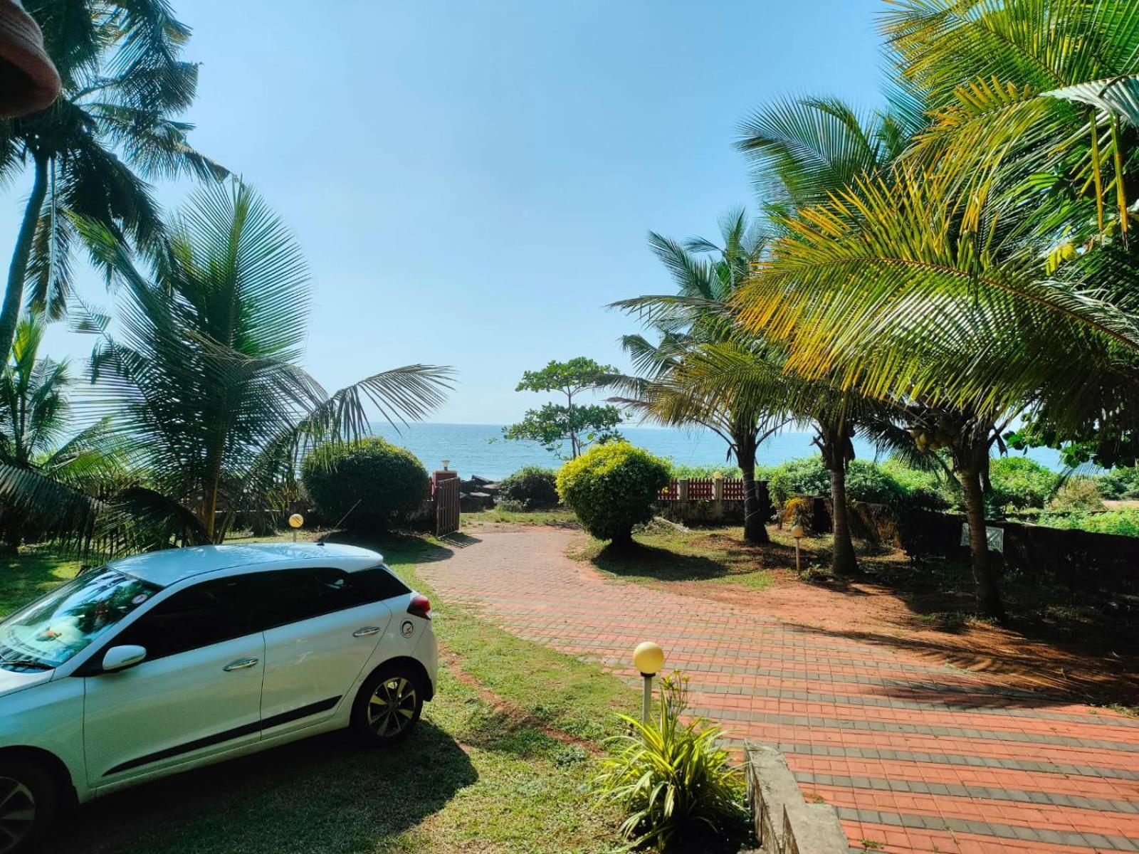 Club 7 4* Kannur